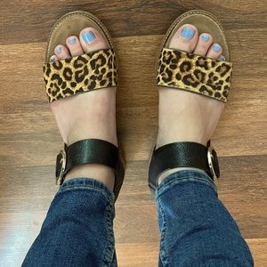 Gently used, only worn a handful of times, in great condition.